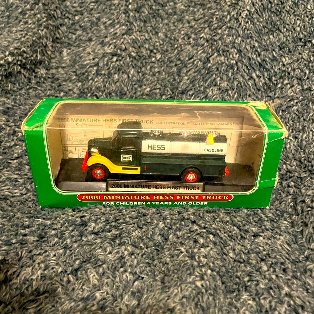 2000 miniature Hess truck